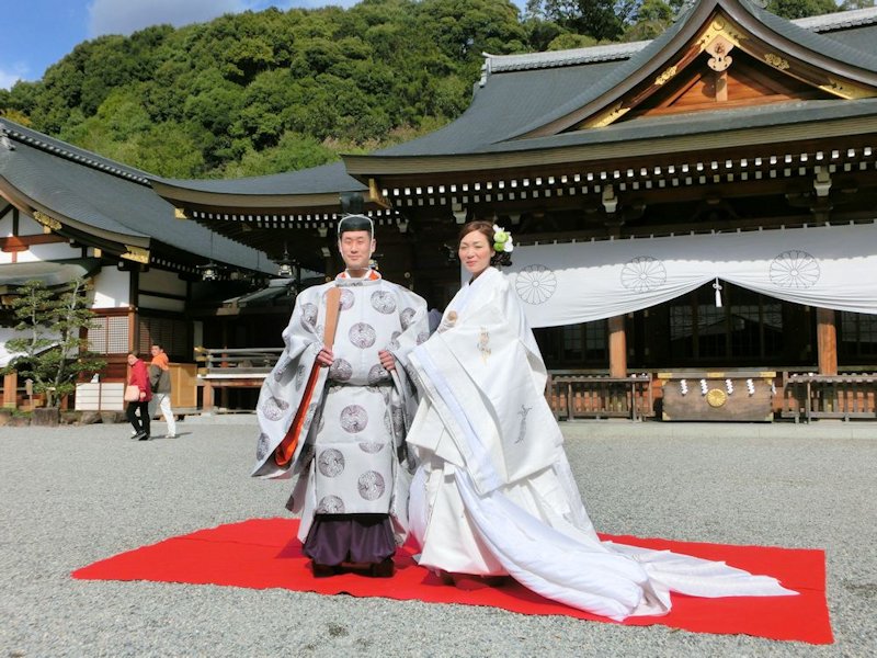真珠と雲鶴を身に纏う十二単結婚式 大神神社の結婚式