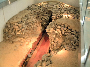 黒塚古墳展示館 竪穴式石室のレプリカ
