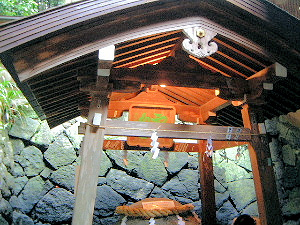 狭井神社の薬井戸